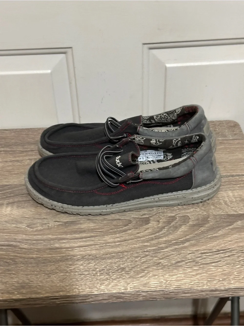 Hey Dude Mens 10M Wally Flow Jet Black Gray Canvas Low Top Slip On Boat Sneakers